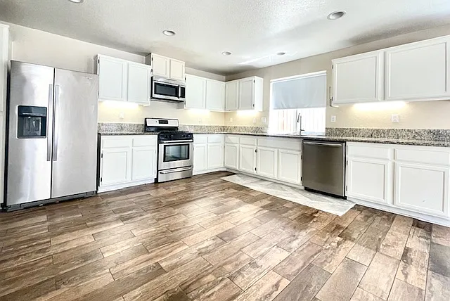 4 bed, 2.5 bath, 2179 sqft, $3,850 — Photo 4