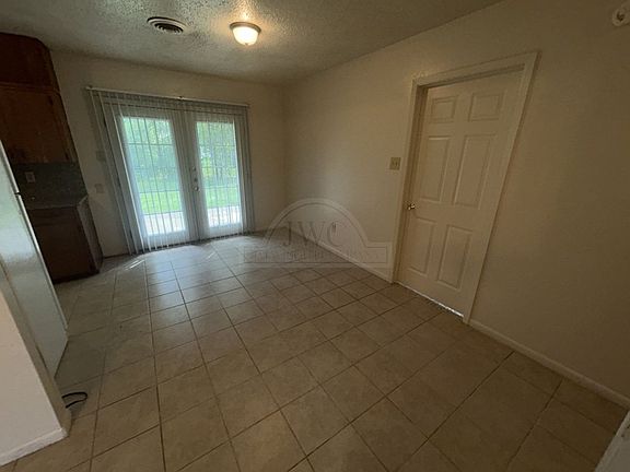 4th image of 804 W Washington Ave