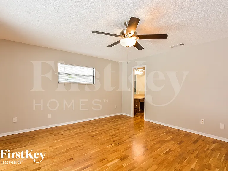 111 Slade Dr — Photo 11