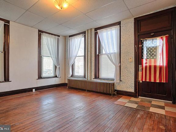 4th image of 824 Guilford St