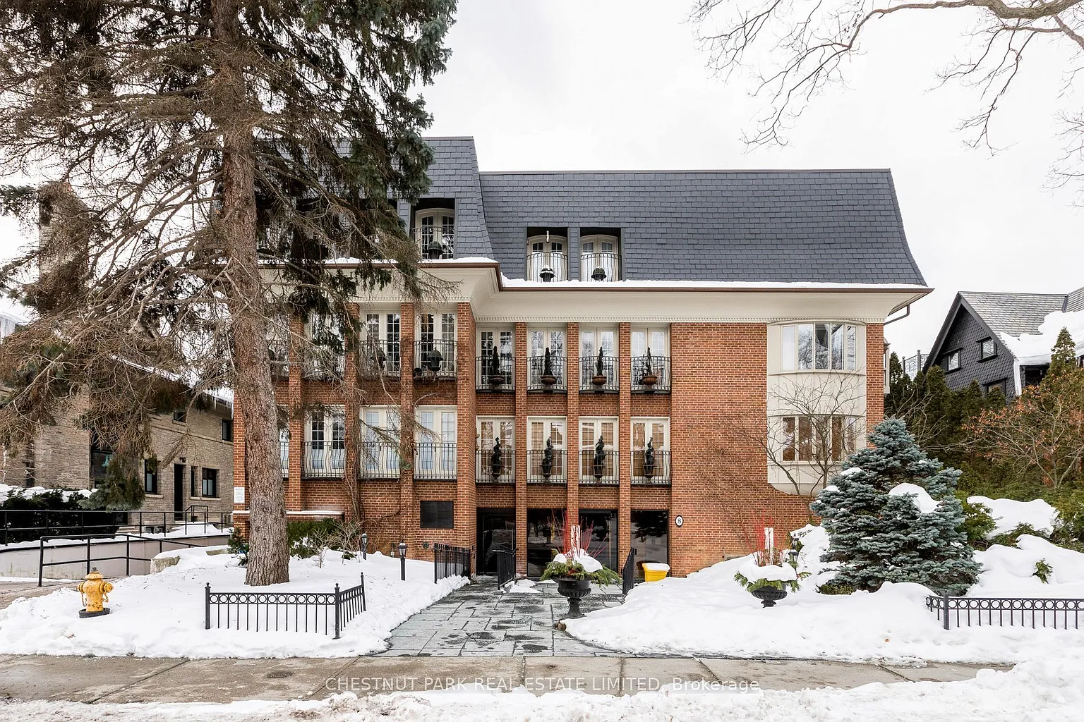 8 Hawthorn Ave #Penthouse 3 photo 1