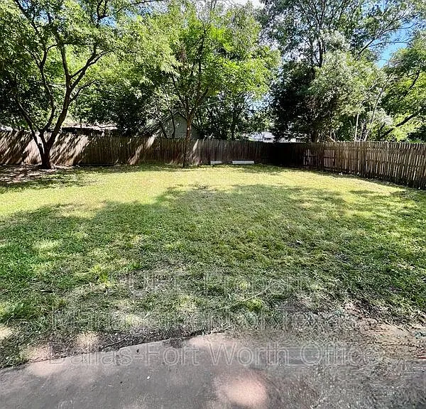 2411 E Mitchell St — Photo 24
