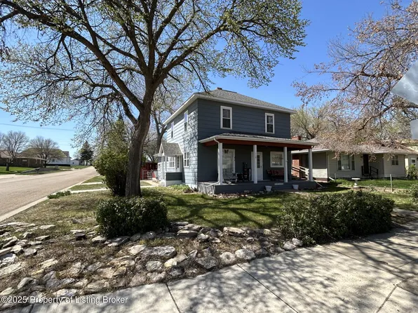 112 1st Ave SW, Bowman, ND 58623