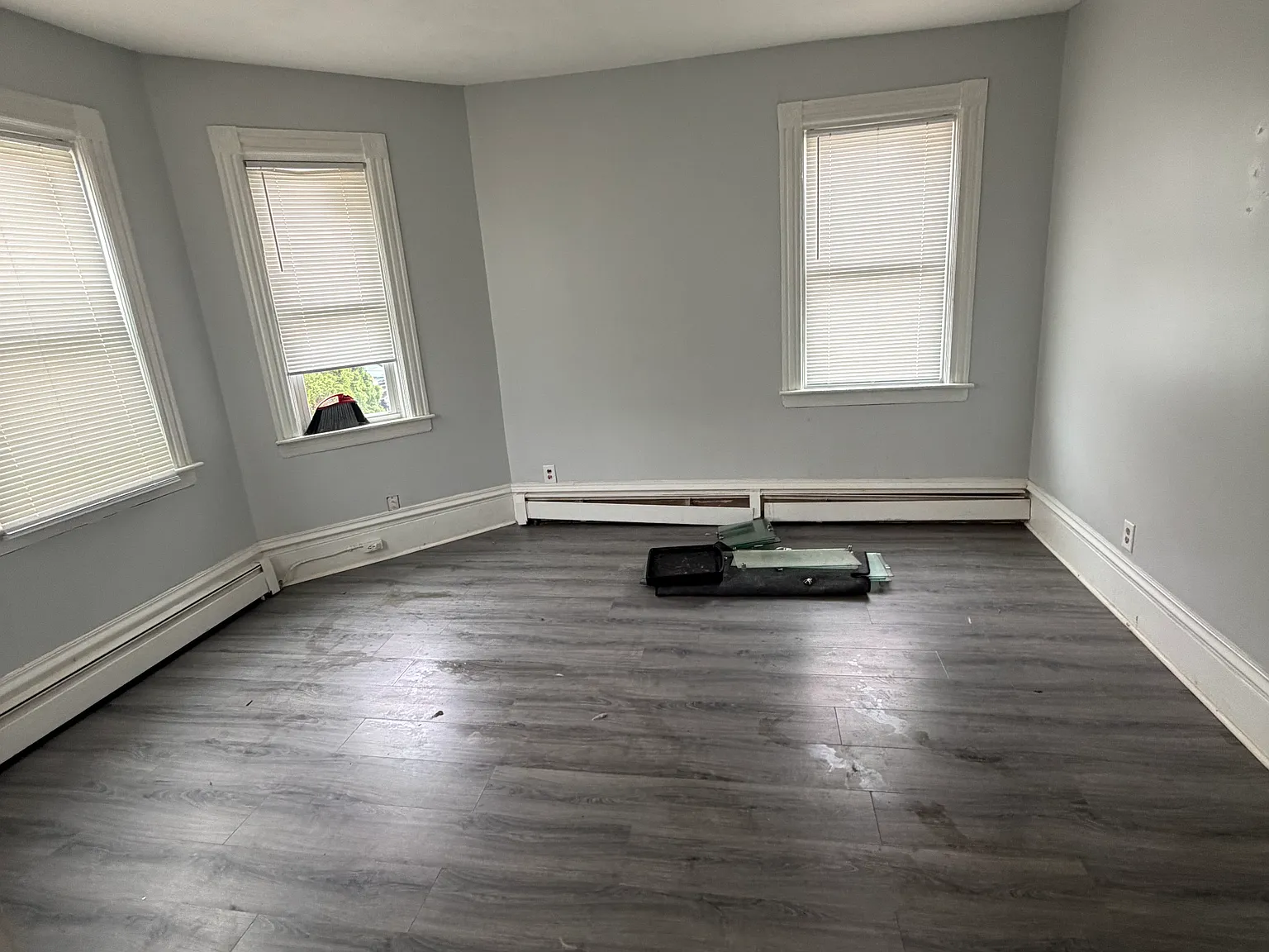 3 bed, $1,900 — Photo 1