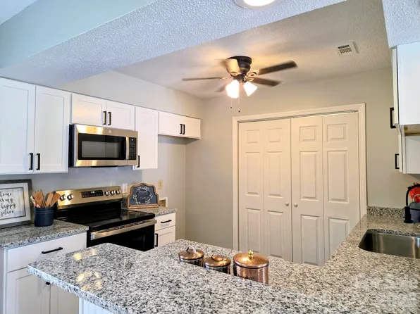 11318 Treebark Dr, Pineville, NC 28134