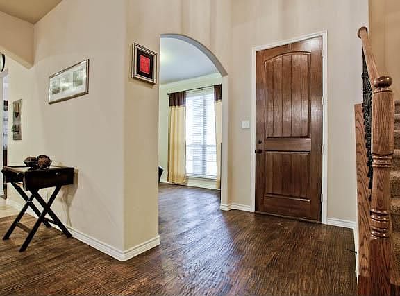 2nd image of 5605 Chateau Dr