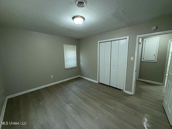 3rd image of 351 Lawrence Rd