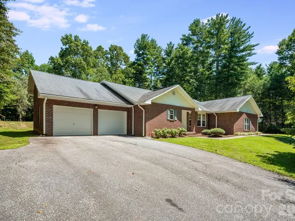225 Arbor Ln, Hendersonville, NC 28791