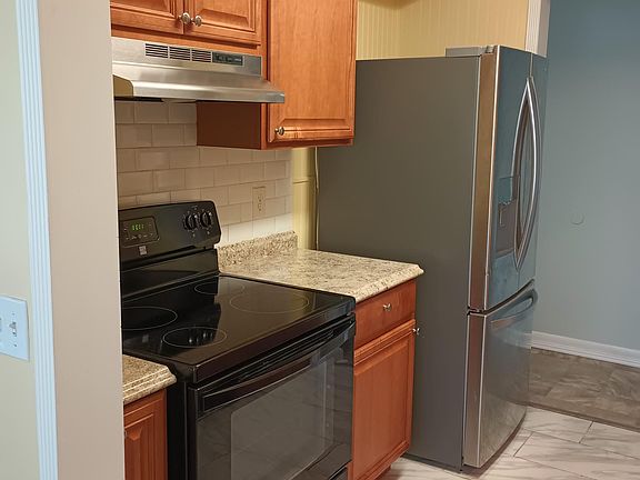 4th image of 823 Russ Lake Dr
