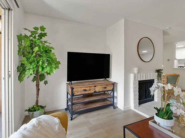 247 N Capitol Ave #280 — Photo 5