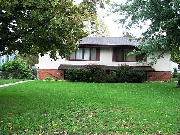 Good sized front and bakyard