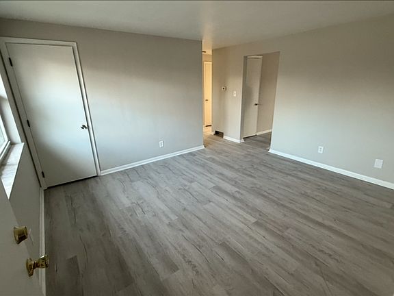 3rd image of 160 Skokiaan Dr #6