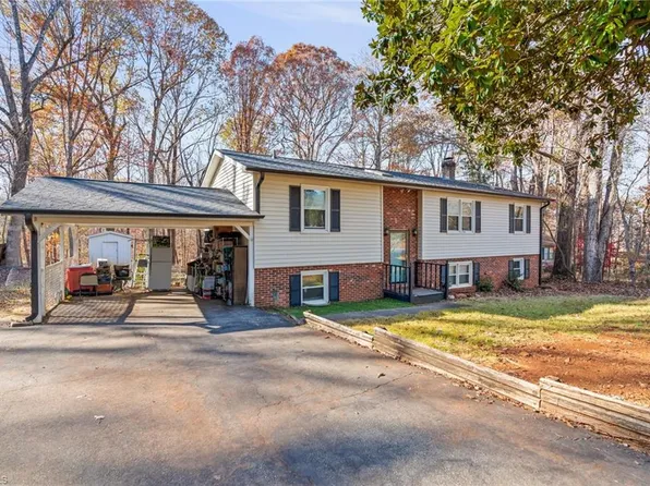 7719 Brisbane Dr, Summerfield, NC 27358