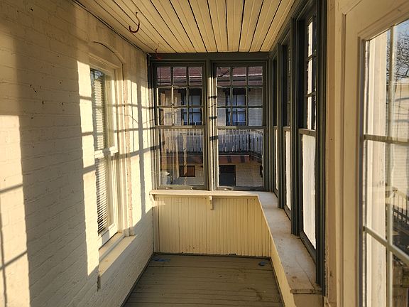 3rd image of 425 N Mulberry St APT 2