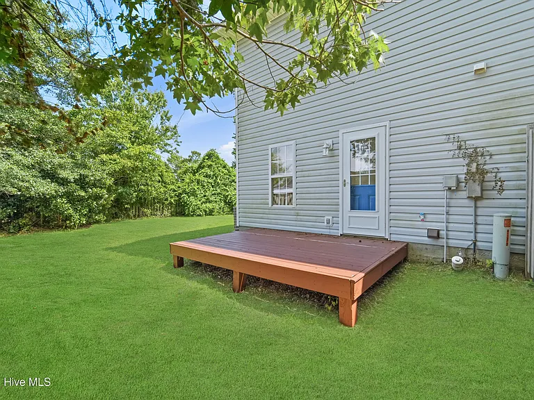 101 Johns Way — Photo 4