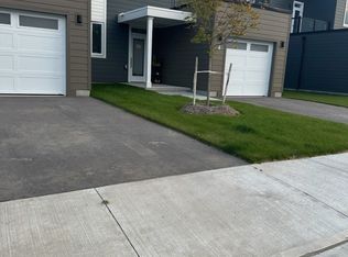 19 West St N #4, Kawartha Lakes, ON K0M 1N0