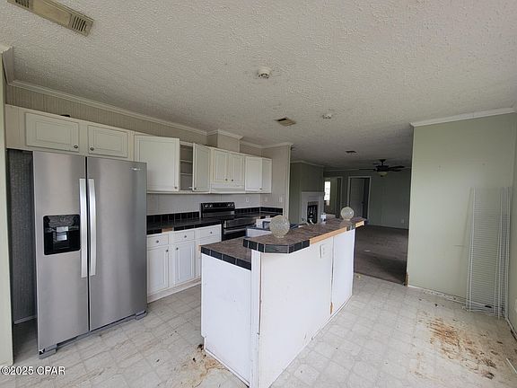 3rd image of 6424 Lake Suzzanne Pl