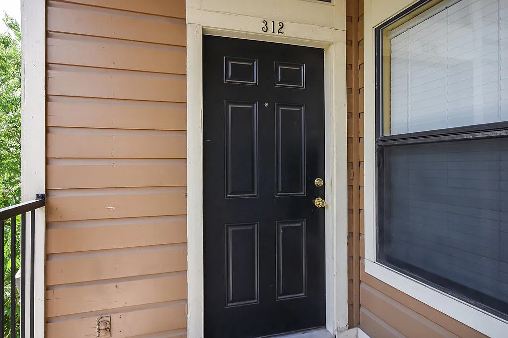 2802 Nueces St Apt 312 — Photo 4
