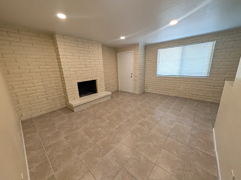 2 bed, 1.0 bath, 798 sqft, $1,200 — Photo 6