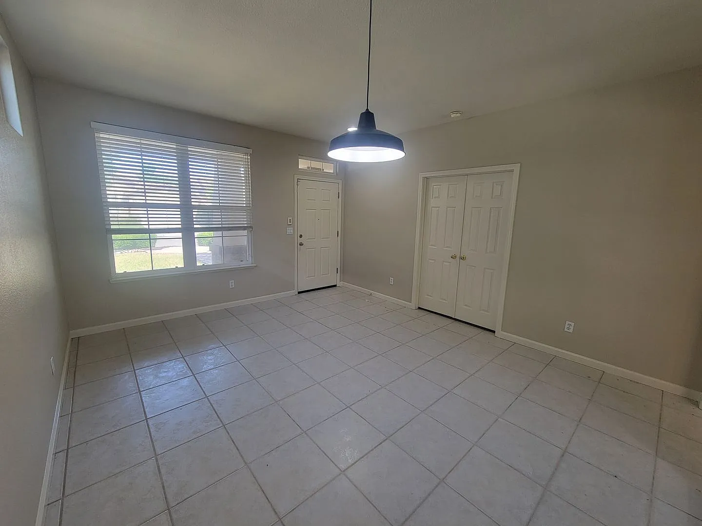 Pre Rent Today!! Beautiful 3 Bed 2 Bath Elk Grove ! — Photo 4