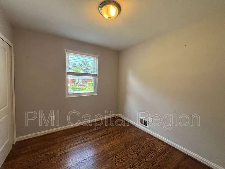 4706 Red Fox Rd — Photo 8