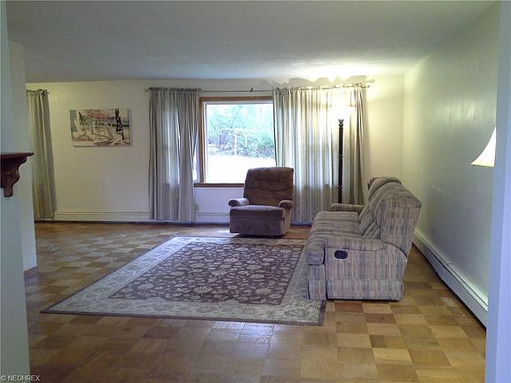 3rd image of 10060 Meadow Dr