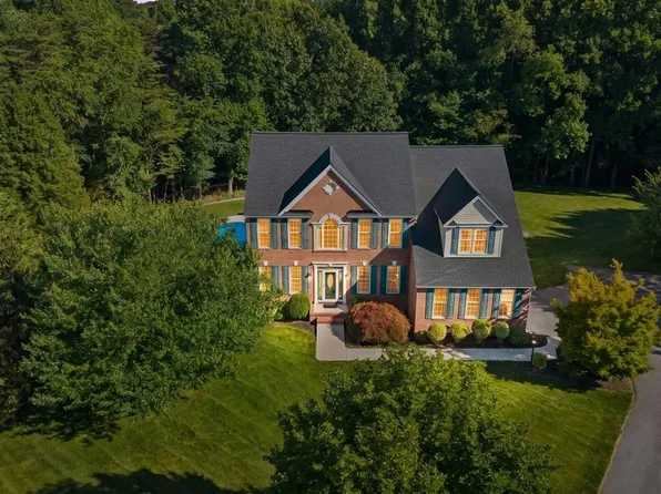 4823 Tilly Dr, Sykesville, MD 21784