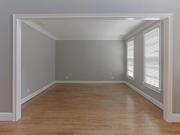 5th image of 410 Oak Brook Ct SE