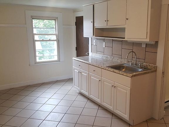 4th image of 72 Woodland St Floor 3