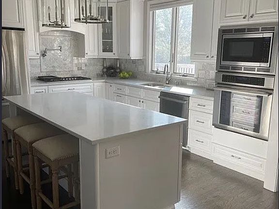 3rd image of 3536 Torrey Pines Dr