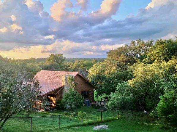 623 Appaloosa Dr, Fischer, TX 78623