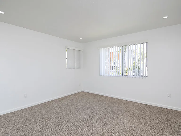 Mission Pacific Apartments — Photo 27