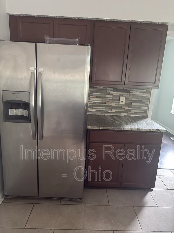 4 bed, 2.5 bath, 1976 sqft, $1,697 — Photo 3