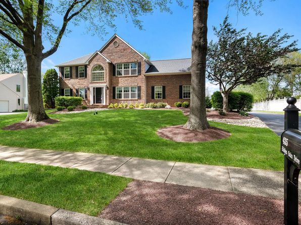 435 Hidden Oaks Dr, Yardley, PA 19067