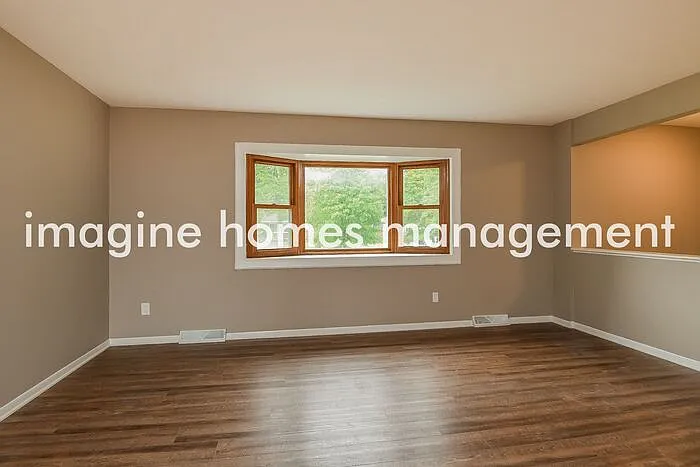 3 bed, 1.5 bath, 1242 sqft, $2,495 — Photo 4