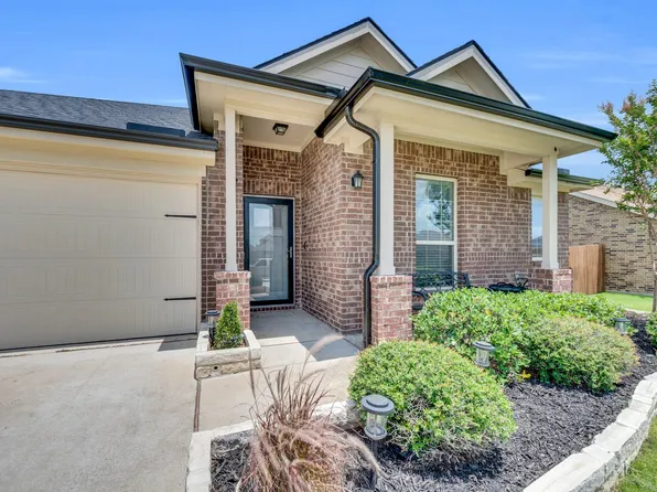 111 Broken Arrow St, Waxahachie, TX 75165
