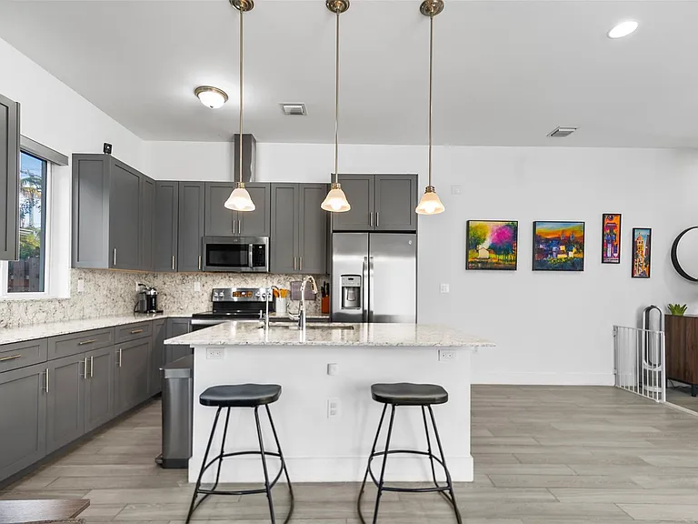 1110 NE 14th Ave — Photo 12