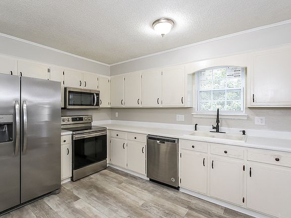 5th image of 135 Shawns Way