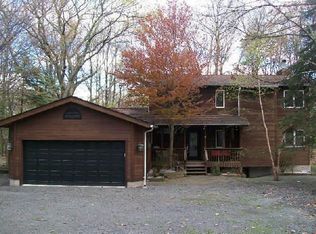 213 Broadmoor Dr, Lords Valley, PA 18428