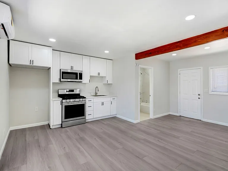 Foothill Villa — Photo 5