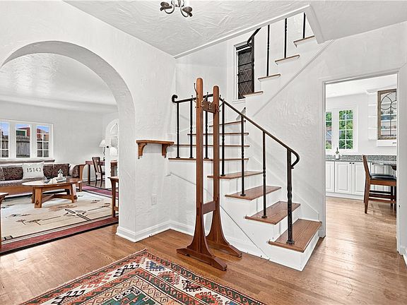 4th image of 302 Maple Ln