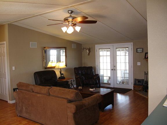 2nd image of 578 Gateway Cir