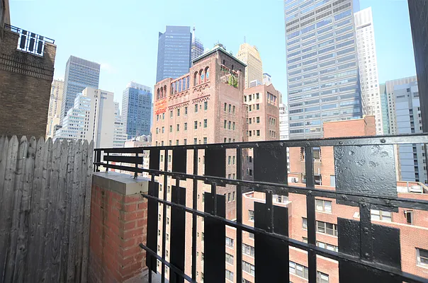 Rented by Manhattan Realty Group | media 5