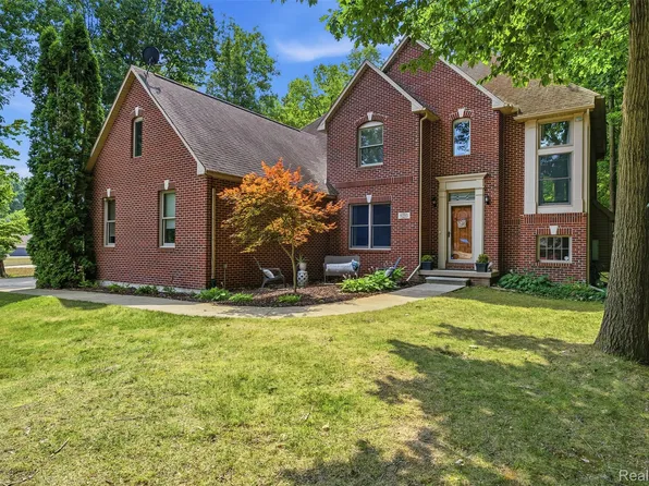 9293 Oakview Dr, Swartz Creek, MI 48473