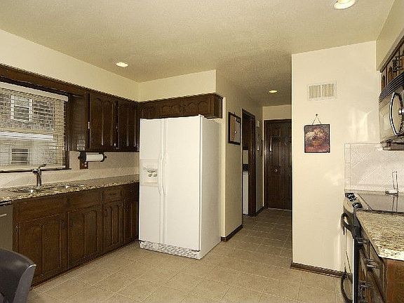 3rd image of 416 W 119th Ter
