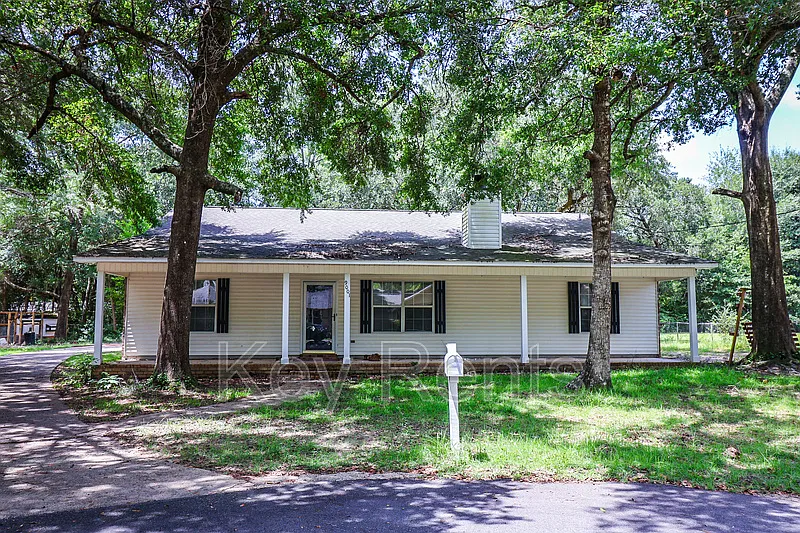 3 bed, 2.0 bath, 1764 sqft, $2,350 — Photo 2