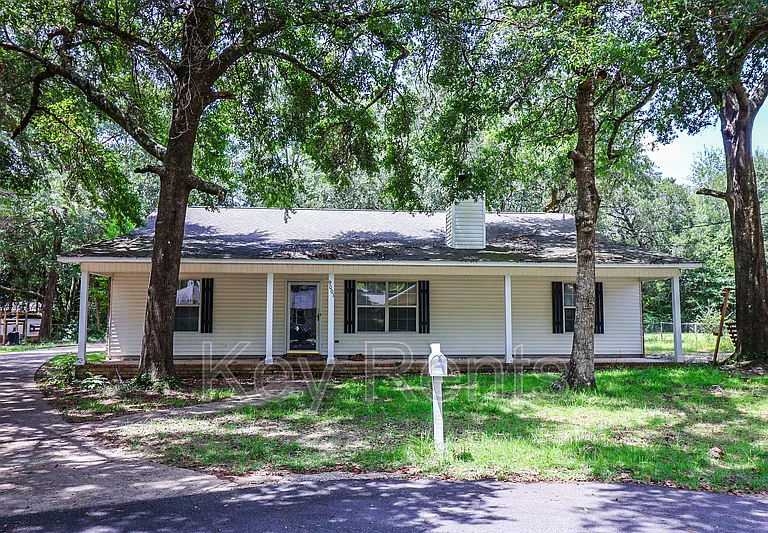 9001 Thompson Dr — Photo 2