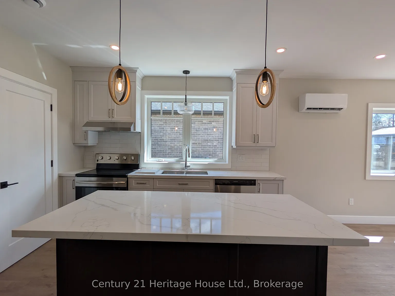 2 bed, $2,550 — Photo 2