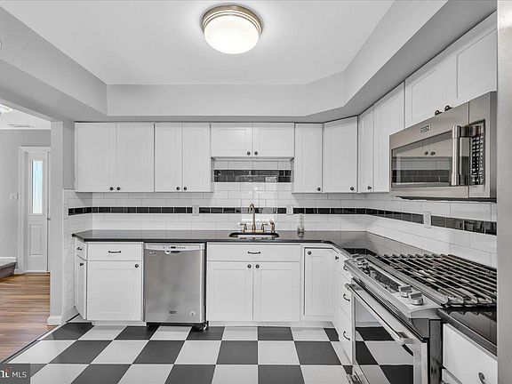 4th image of 438 Aldeberan Dr