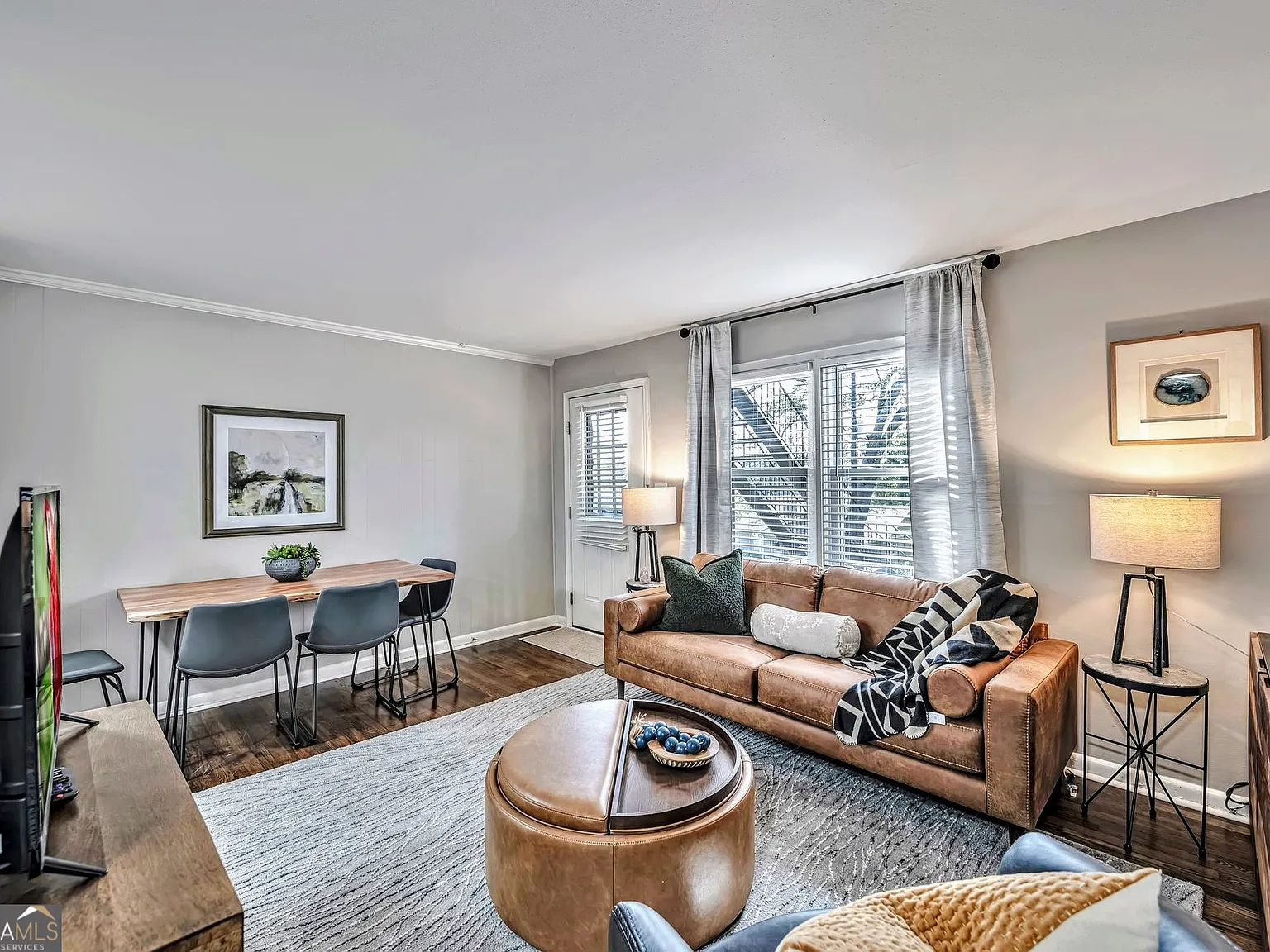 2 bed, 1.0 bath, 3200 sqft, $2,500 — Photo 2